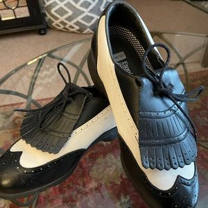 Ladies size 8 1/2 Etonic golf shoes.